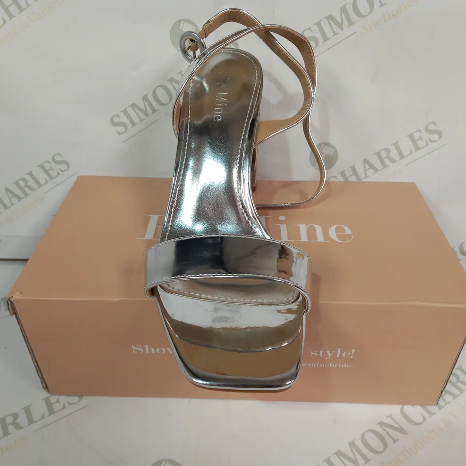BOXED PAIR OF BE MINE OPEN TOE BLOCK HEEL SANDALS IN METALLIC SILVER SIZE 6