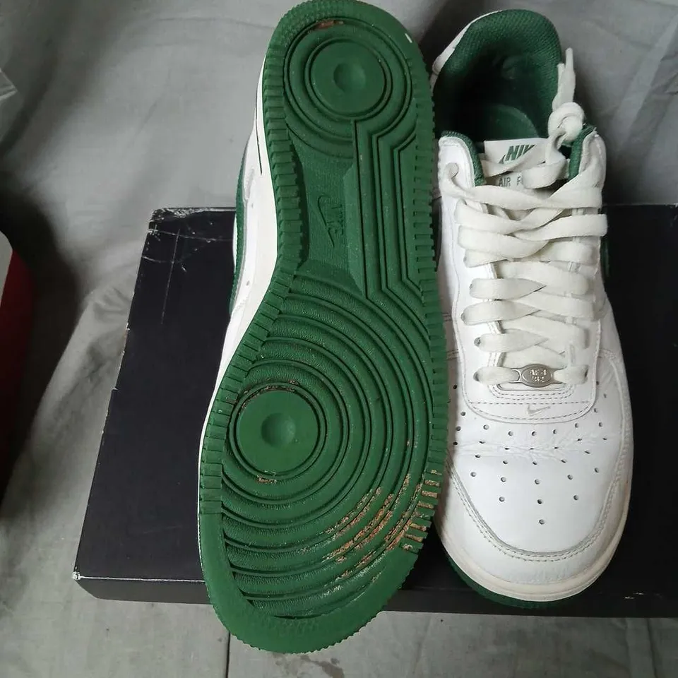 NIKE AIR FORCE 1 LOW SNEAKERS – WHITE/DEEP FOREST-GREY, UK 8 (US MEN 9 / US WOMEN 10.5)