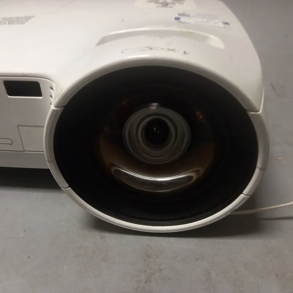 UNBOXED NEC NP610SG PROJECTOR