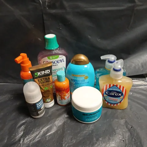 APPROXIMATEY 20 ASSORTED HEALTH AND BEAUTY PRODUCTS TO INCLUDE - SCARPA HS12 CREAM - SALT OF THE EARTH DEODORANT - CORSODYL MOUTHWASH - ETC