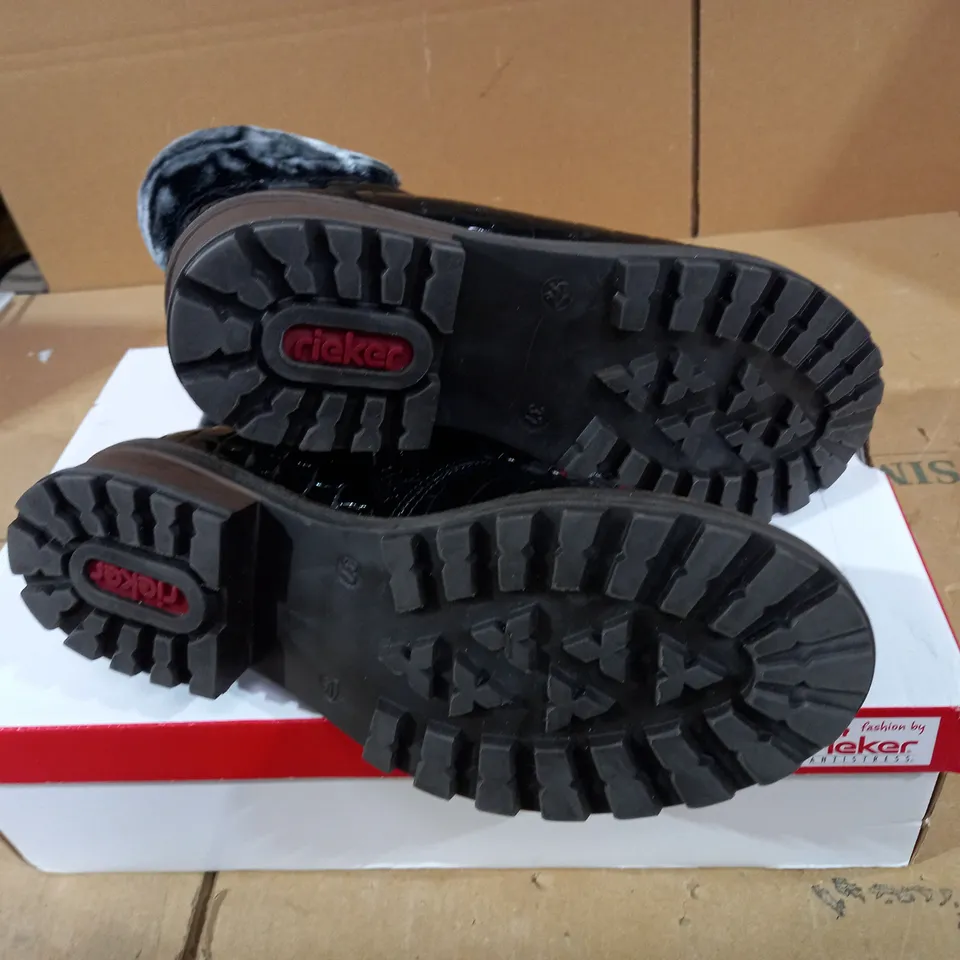 RIEKER CROC HIKING BOOT  BLACK SIZE 4
