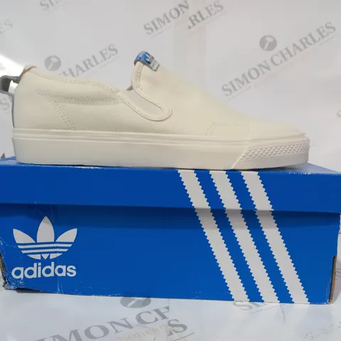 BOXED PAIR OF ADIDAS NIZZA SLIP-ON SHOES IN CREAM UK SIZE 6