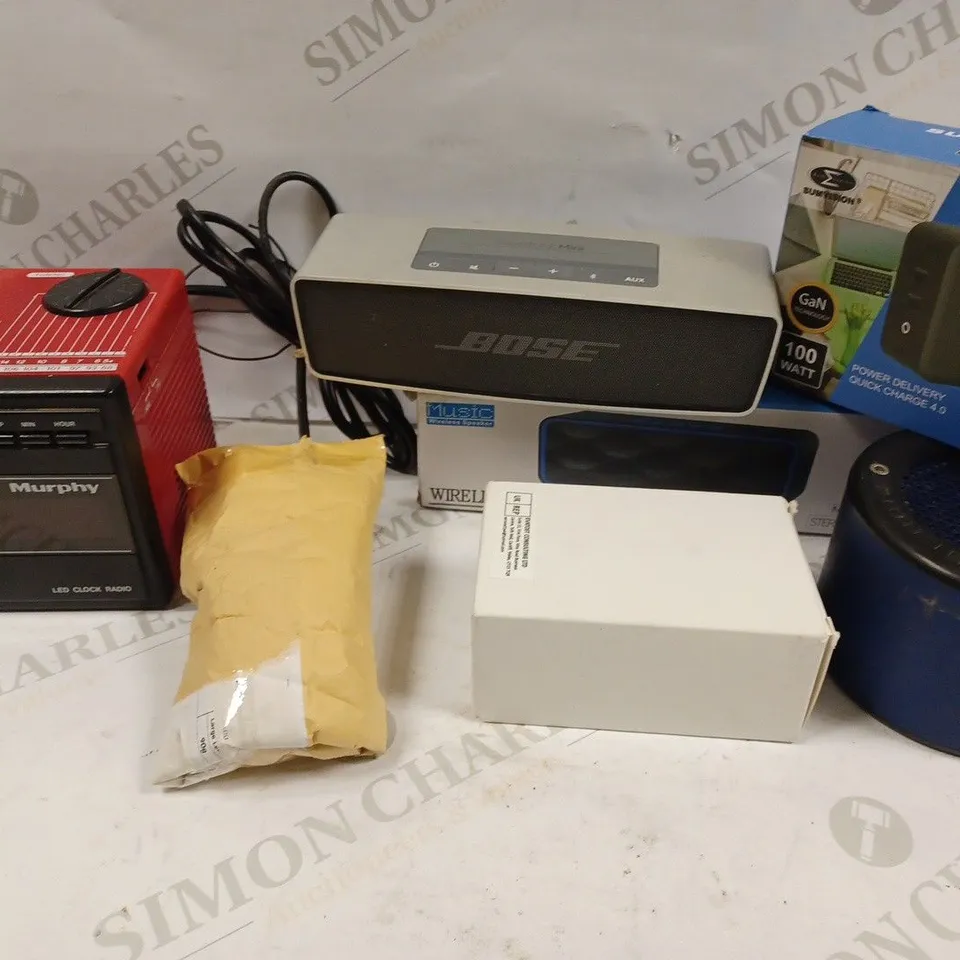 BOXED LOT TO CONTAIN 6 X ASSORTED TECH PRODUCTS. INCLUDES WIRELESS SPEAKERS, CHARGERS ETC 