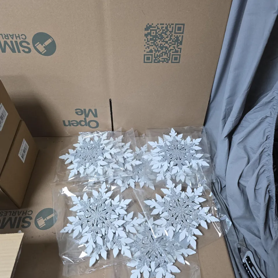 3 BOXES OF ASSORTED GISELA GRAHAM SMALL DECORATIONS 