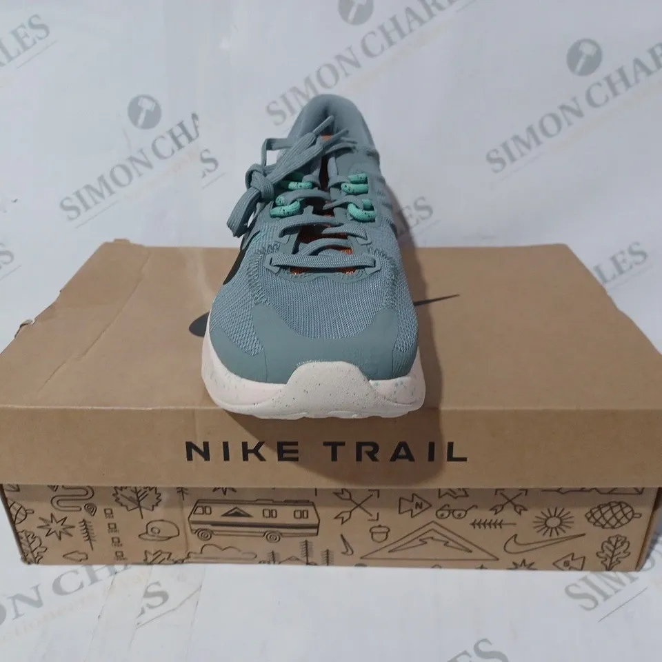 BOXED PAIR OF NIKE JUNIPER TRAIL 2 SHOES IN TEAL UK SIZE 5