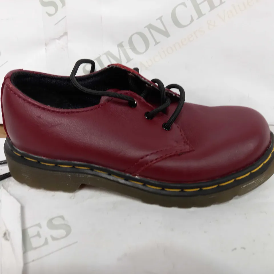 PAIR OF DR MARTENS AIRWAIR JUNIORS LACE UP SHOES IN MAROON - UK C8