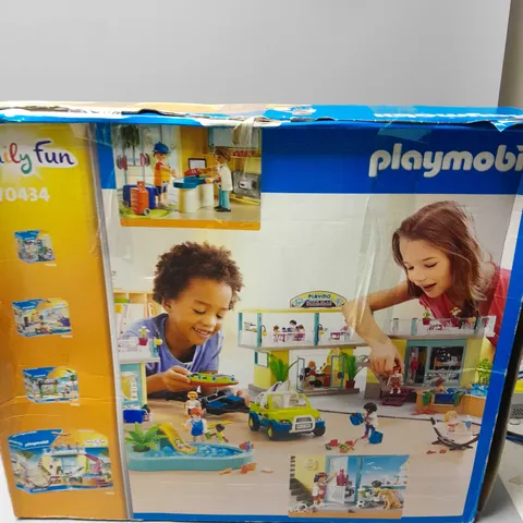 BOXED PLAYMOBIL FAMILY FUN SET - 70434