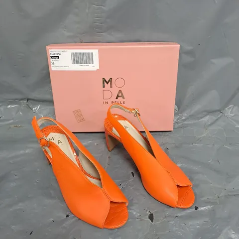 BOXED PAIR OF MODA IN PELLE CHRISSI DEEP PEEP TOE SLINGBACK ORANGE LEATHER HEEL SIZE 39