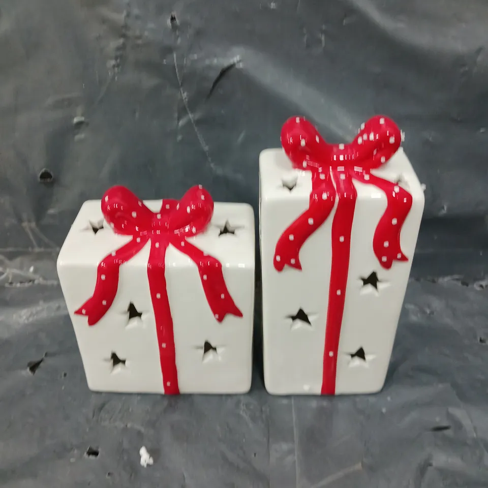 CHRISTMAS THEMED LIGHT UP PRESENTS 