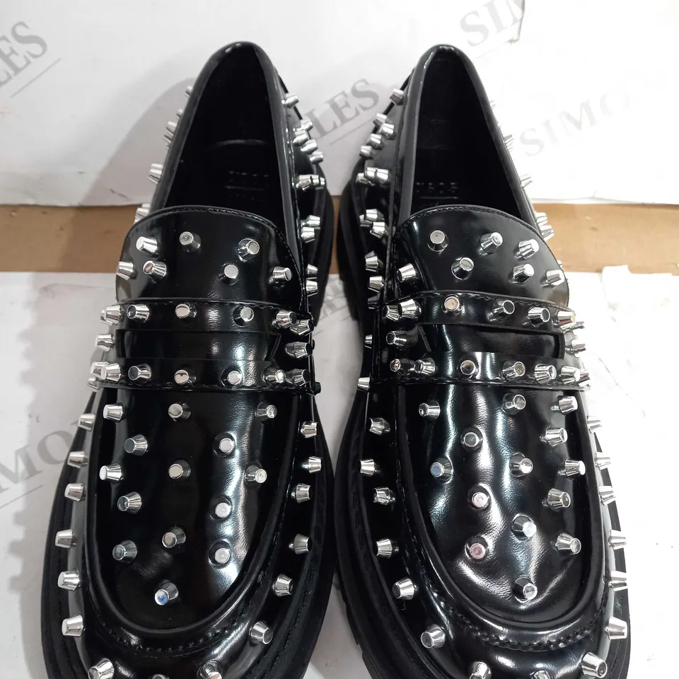 ASOS DESIGN MODIFIER STUDDED LOAFERS, BLACK - SIZE 8