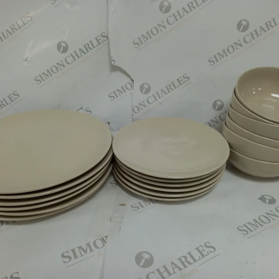 BOXED CESIRO SET OF 6 GLOSSY CREAM PLATES TO INCLUDE - 6 DINNER PLATES - 6 BOWLS - 6 DESERT PLATES - COLLECTION ONLY