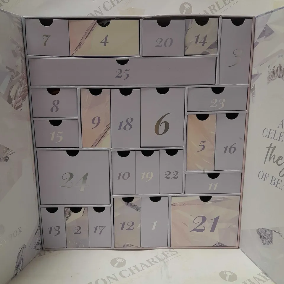 GLOSSYBOX FREEZE THE MOMENT ADVENT CALENDER 