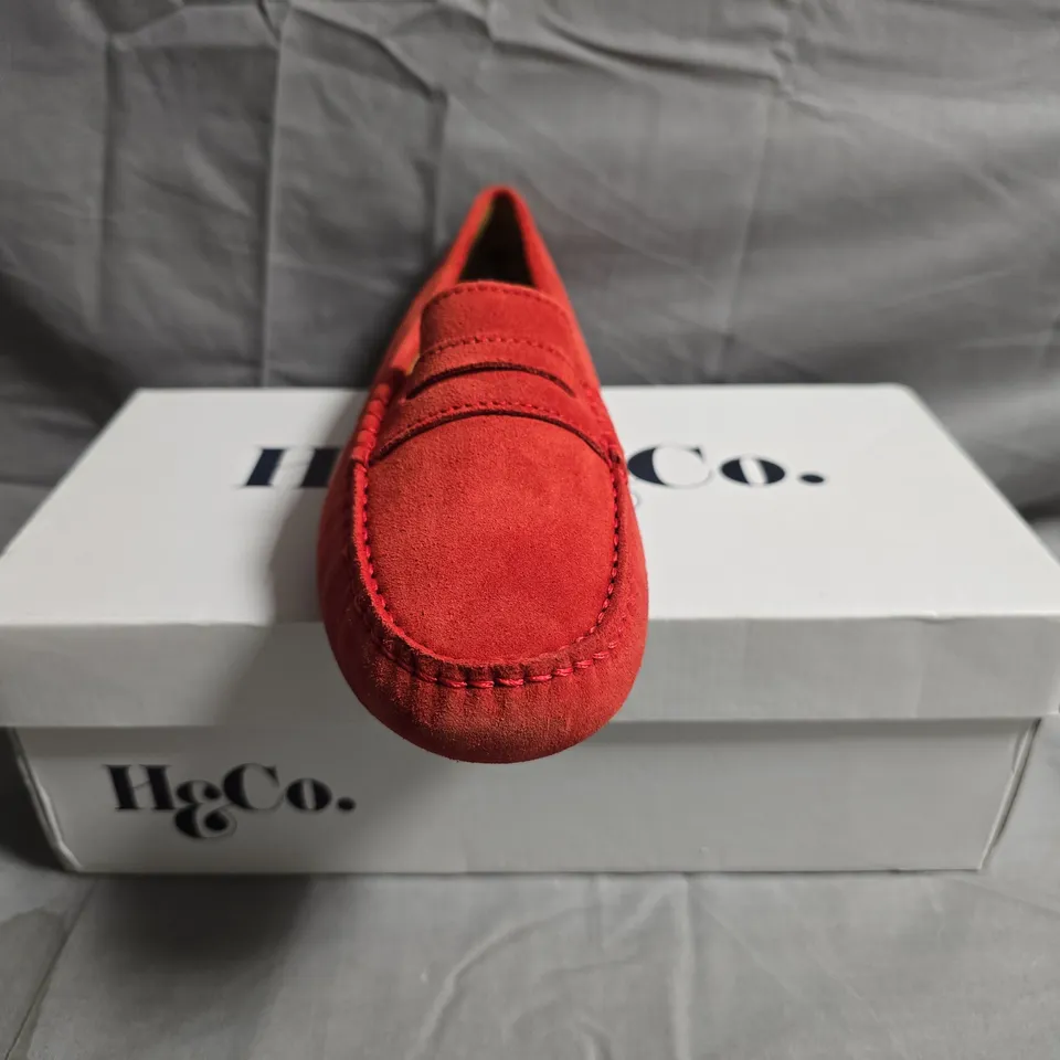 BOXED PAIR OF HUGS&CO PENNY LOAFERS IN RED SIZE UK 5
