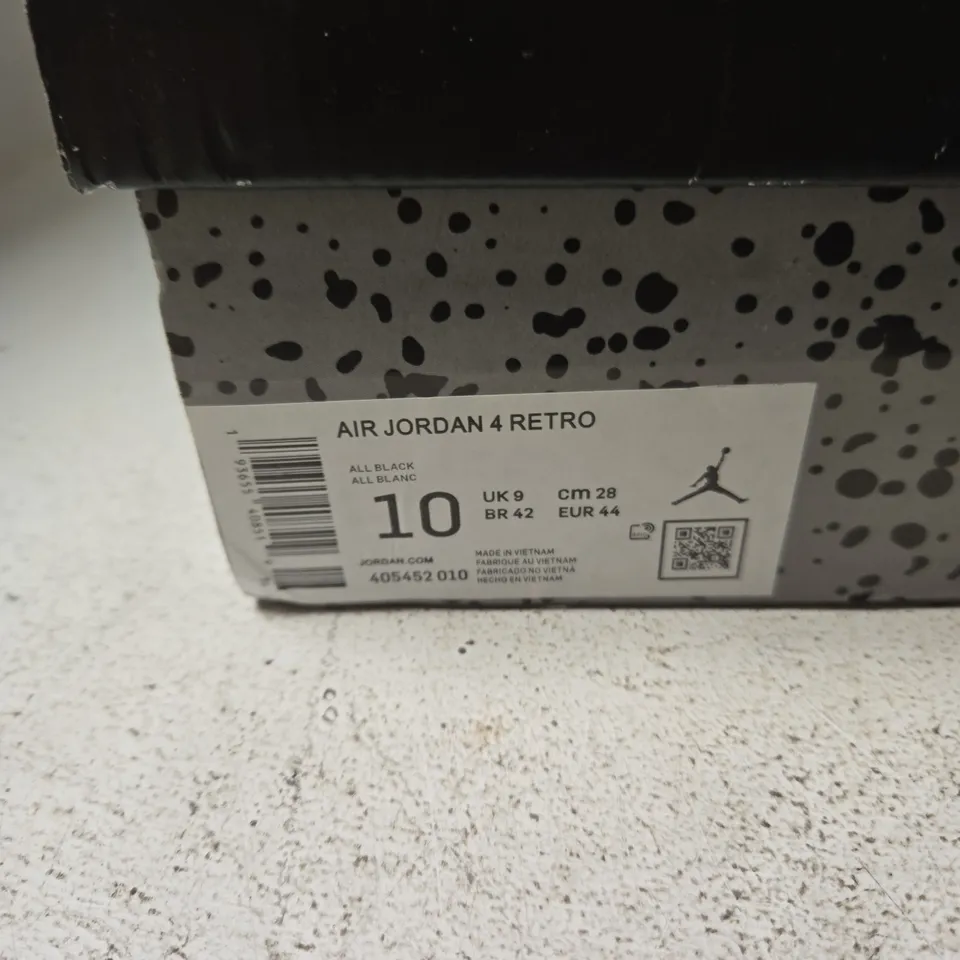 UK 9 AIR JORDAN 4 RETRO BLACK SNEAKERS (US 10)
