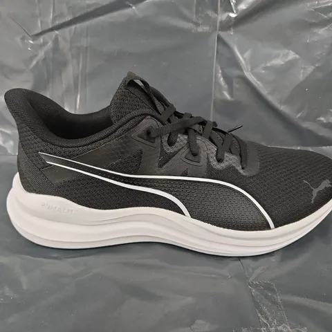 UNBOXED PAIR OF PUMALITE LACE UP TRAINERS IN BLACK/WHITE - UK 8.5