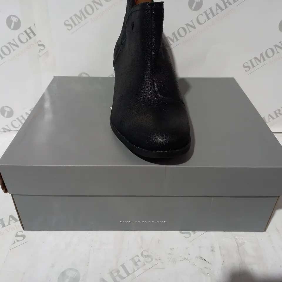BOXED VIONIC LOW HEEL ANKLE BOOTS IN BLACK - SIZE 7