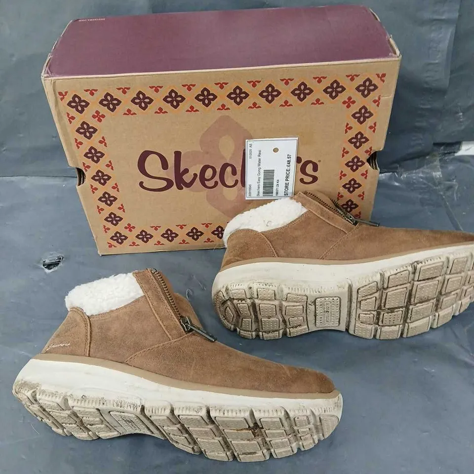 BOXED PAIR OF SKETCHERS EASY GOING BOOT CHESTNUT SIZE 4 