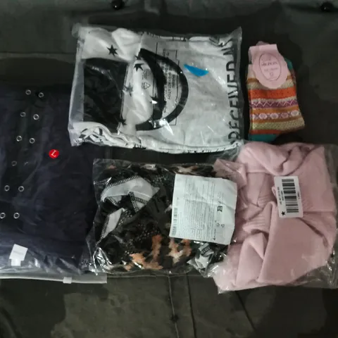 APPROXIMATELY 20 ASSORTED CLOTHING AND FASHION PRODUCTS IN VARIOUS STYLES AND SIZES - COLLECTION ONLY