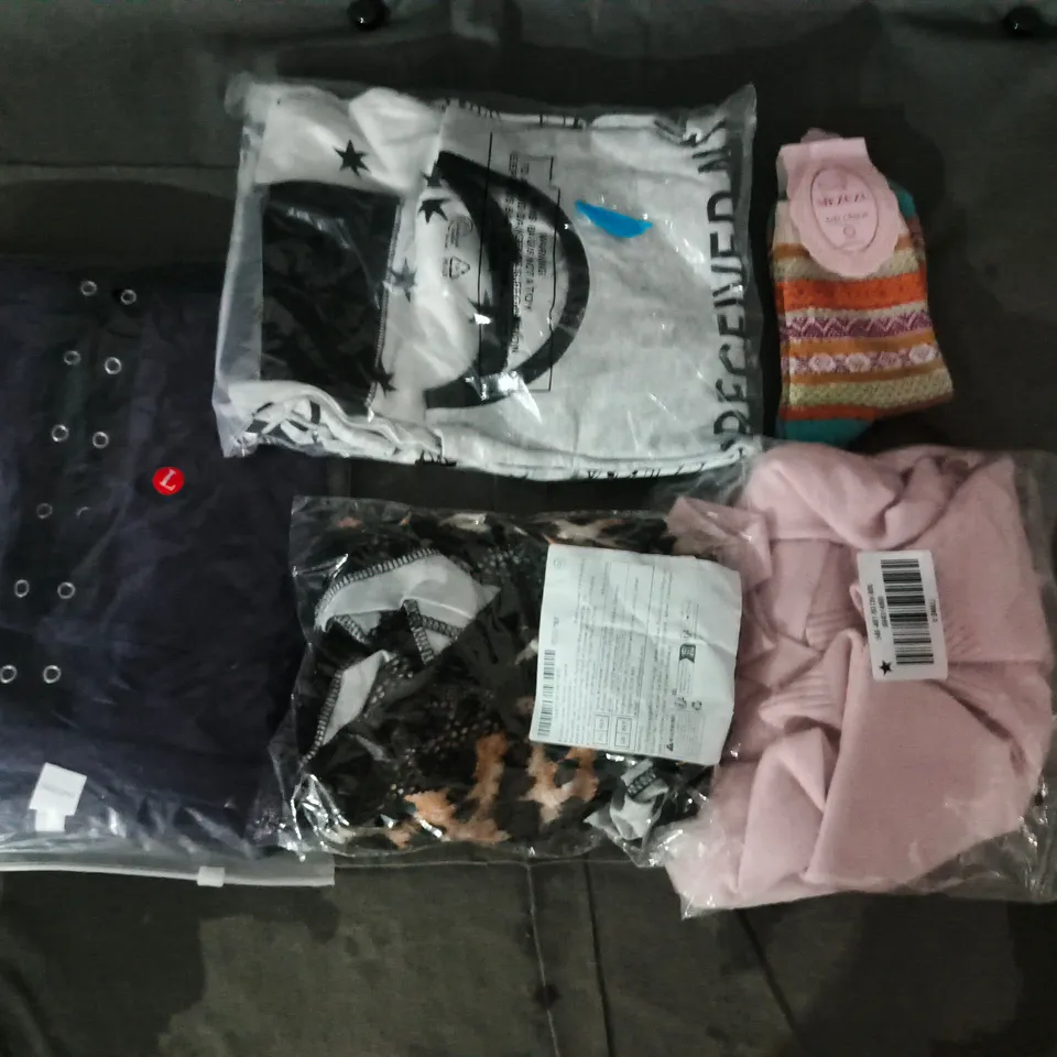 APPROXIMATELY 20 ASSORTED CLOTHING AND FASHION PRODUCTS IN VARIOUS STYLES AND SIZES - COLLECTION ONLY