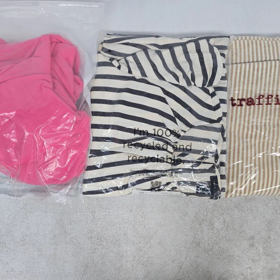 APPROXIMATELY 20 ASSORTED CLOTHING AND FASHION PRODUCTS IN VARIOUS STYLES AND SIZES - COLLECTION ONLY