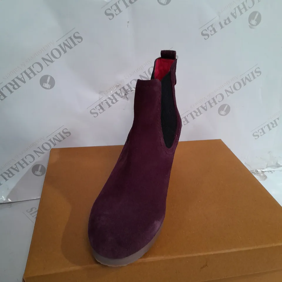 BOXED PAIR OF WHITE STUFF ISSY SUEDE WEDGE BOOTS IN PURPLE - UK SIZE 7