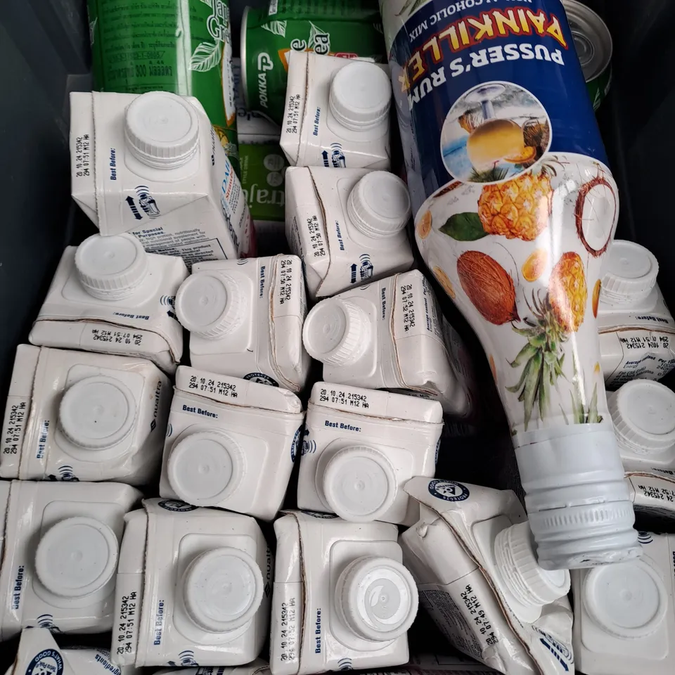 BOX OF APPROXIMATELY 15 ITEMS TO INCLUDE JAPANESE GREEN TEA, NON ALCOHOLIC MIX, STRAWBERRY MILKSHAKE ETC