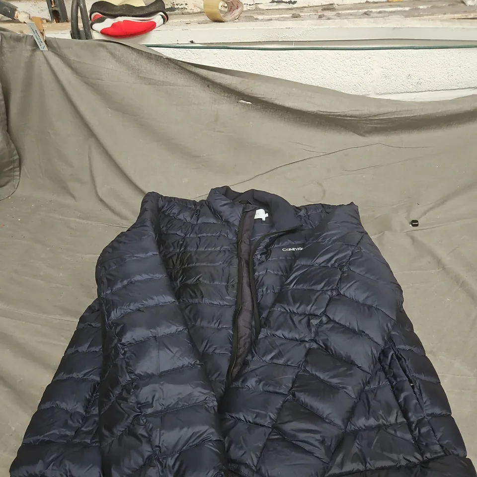 CALVIN KLEIN NAVY PUFFER JACKET –  XL