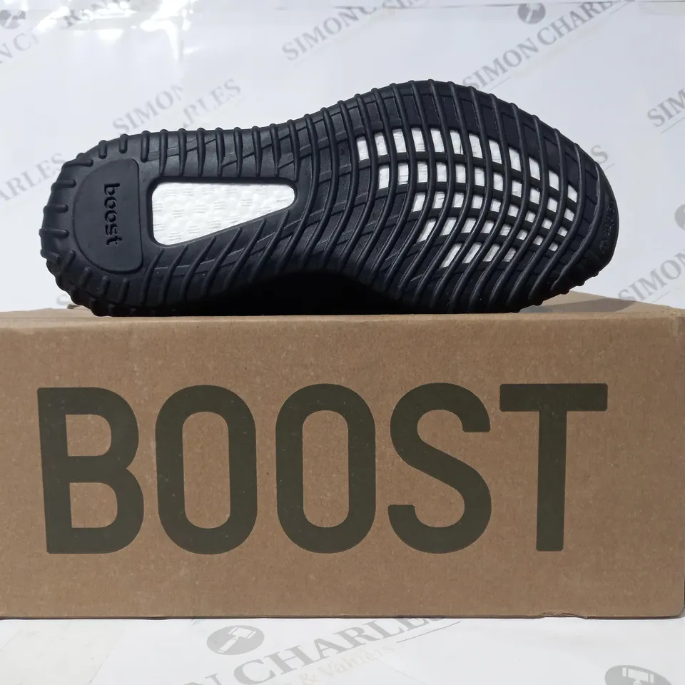 BOXED PAIR OF ADIDAS YEEZY BOOST 350 V2 SHOES IN BLACK UK SIZE 6