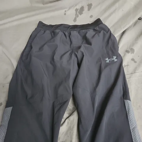 UNDER ARMOUR MEN'S TRAINING TROUSERS – MEDIUM