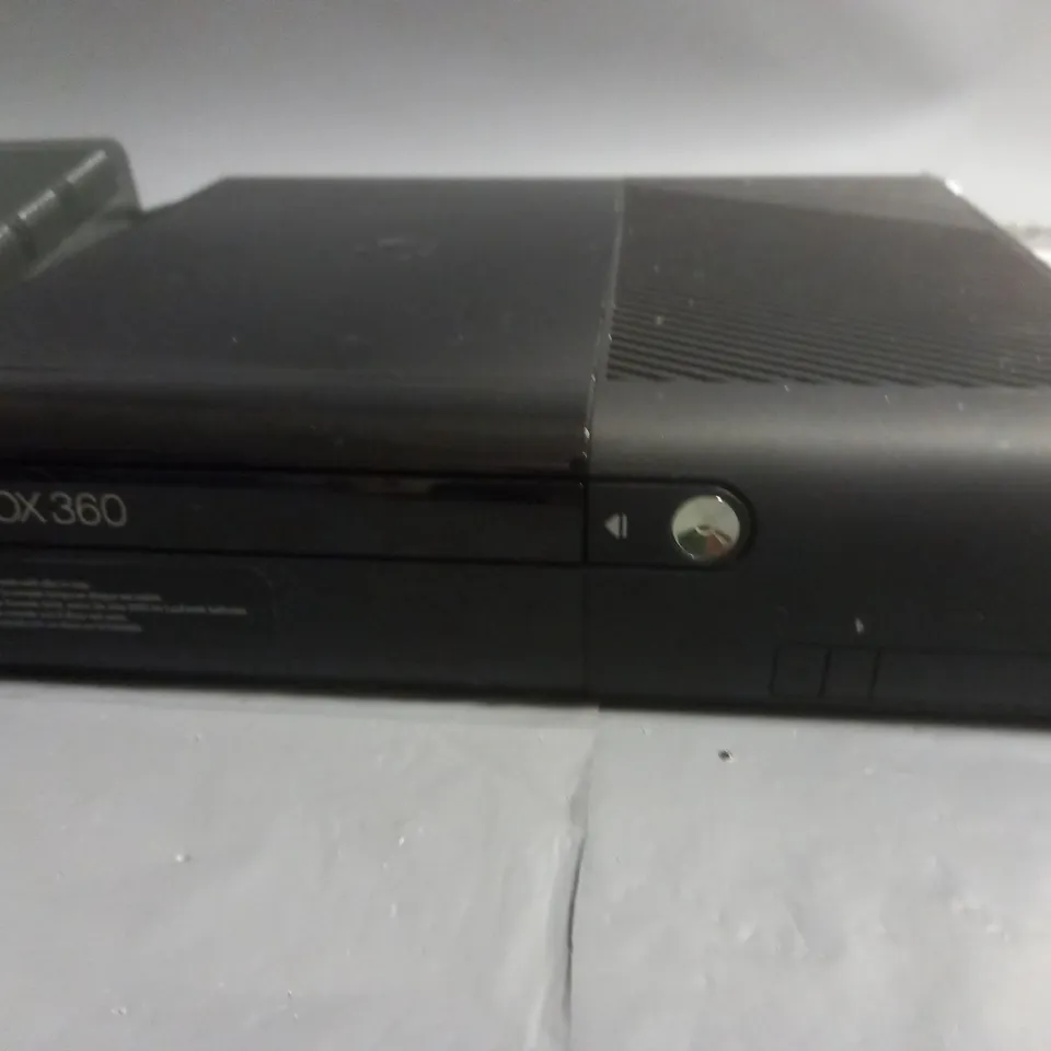 UNBOXED XBOX 360 GAMES CONSOLE WITH CONTROLLER AND LEADS