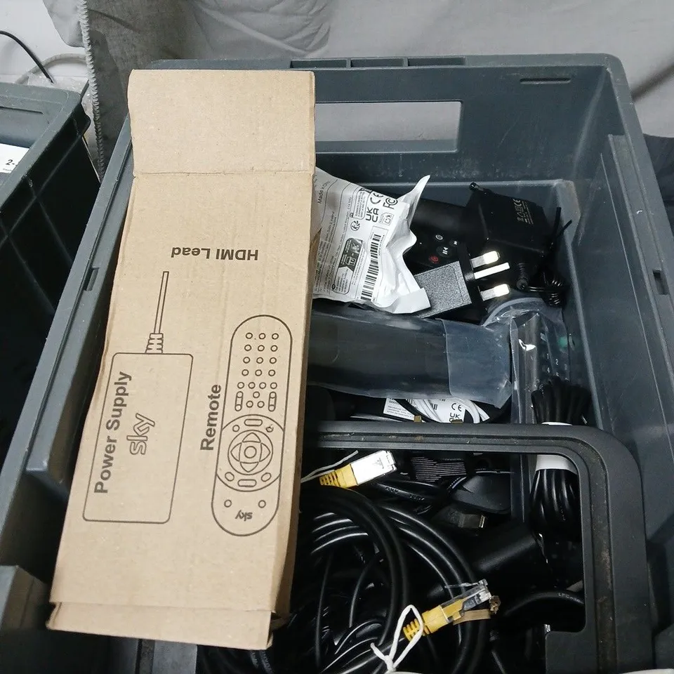 APPROXIMATELY 10 ASSORTED ELECTRICAL ITEMS INCLUDING SKY REMOTE AND TALK TALK WIFI ROUTER 