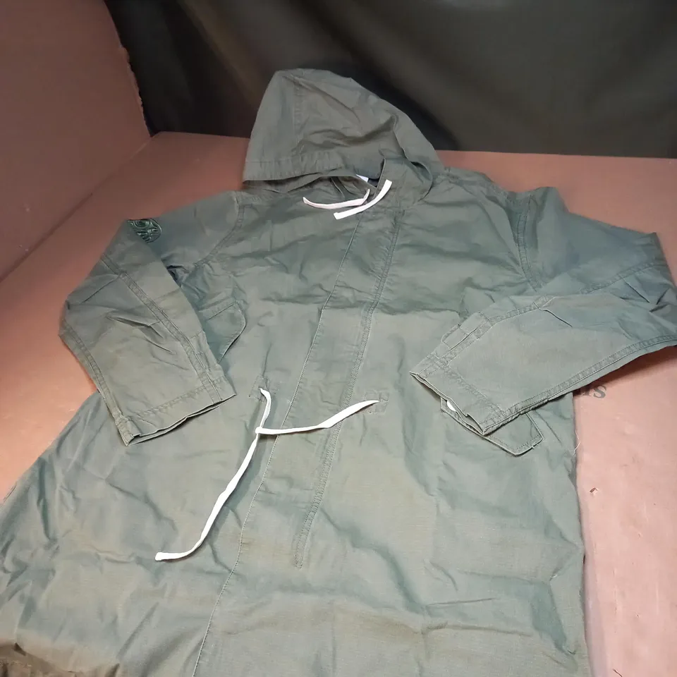 PRETTY GREEN CREEDENCE PARKA IN GREEN SIZE L