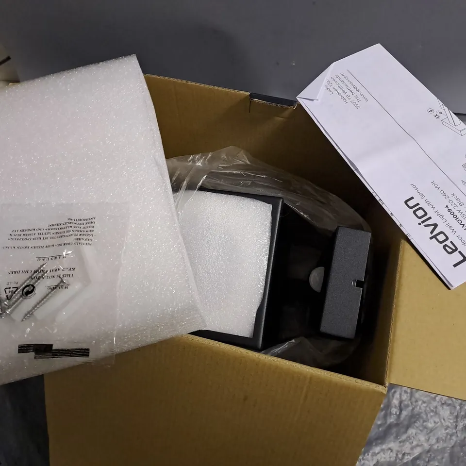 BOXED LEDVION WALL LIGHT WITH SENSOR