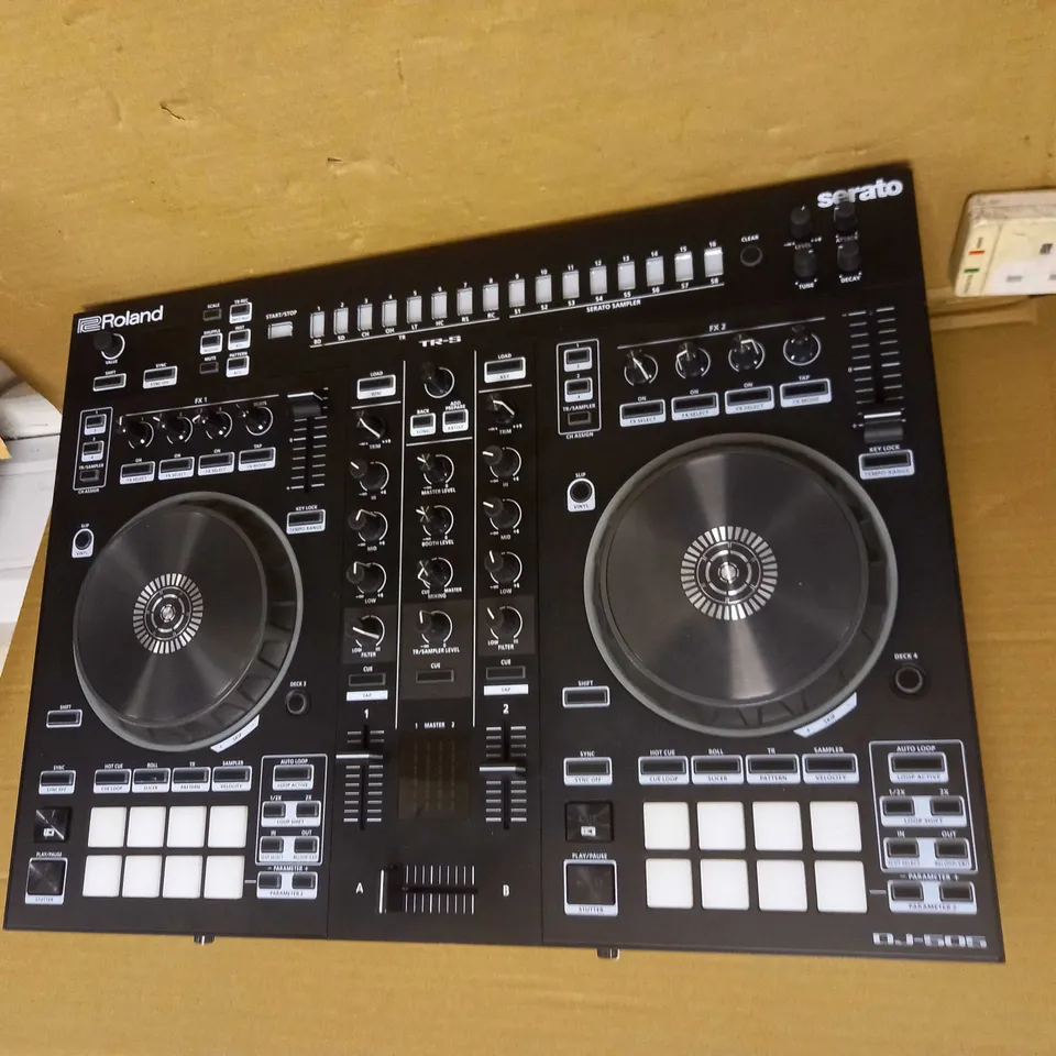 ROLAMD SERATO DJ CONTROLLER DJ-506