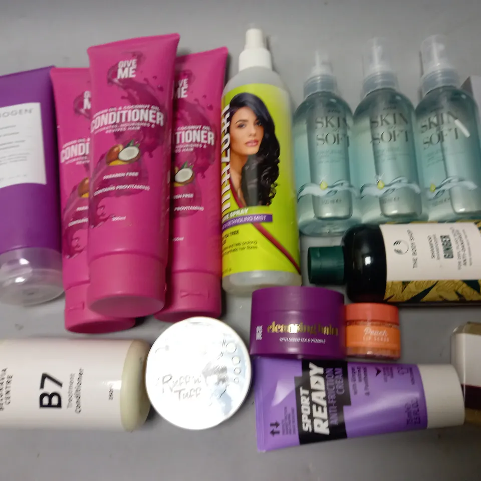 LOT OF APPROXIMATELY 16 ASSORTED HEALTH AND BEAUTY ITEMS TO INCLUDE GIVE ME CONDITIONER, MO BROS SOAP AND RUFF N TUFF SHAPING PASTE