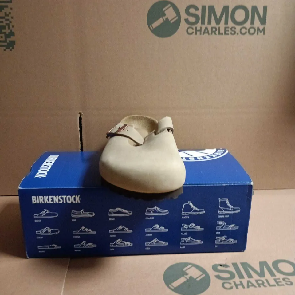 BIRKENSTOCK BEIGE SANDALS WITH BUCKLED STRAPS SIZE 5