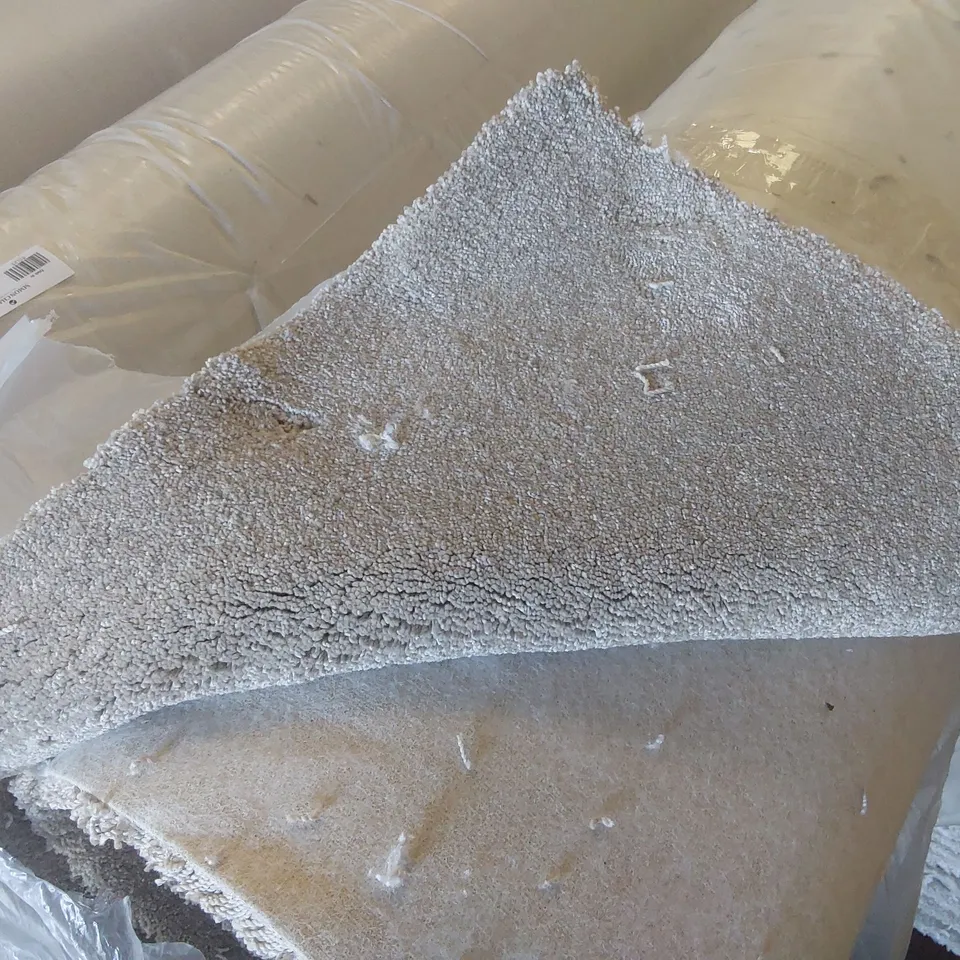 ROLL OF QUALITY ECLIPSE SAND DRIFT CARPET - 7.7 x 5m