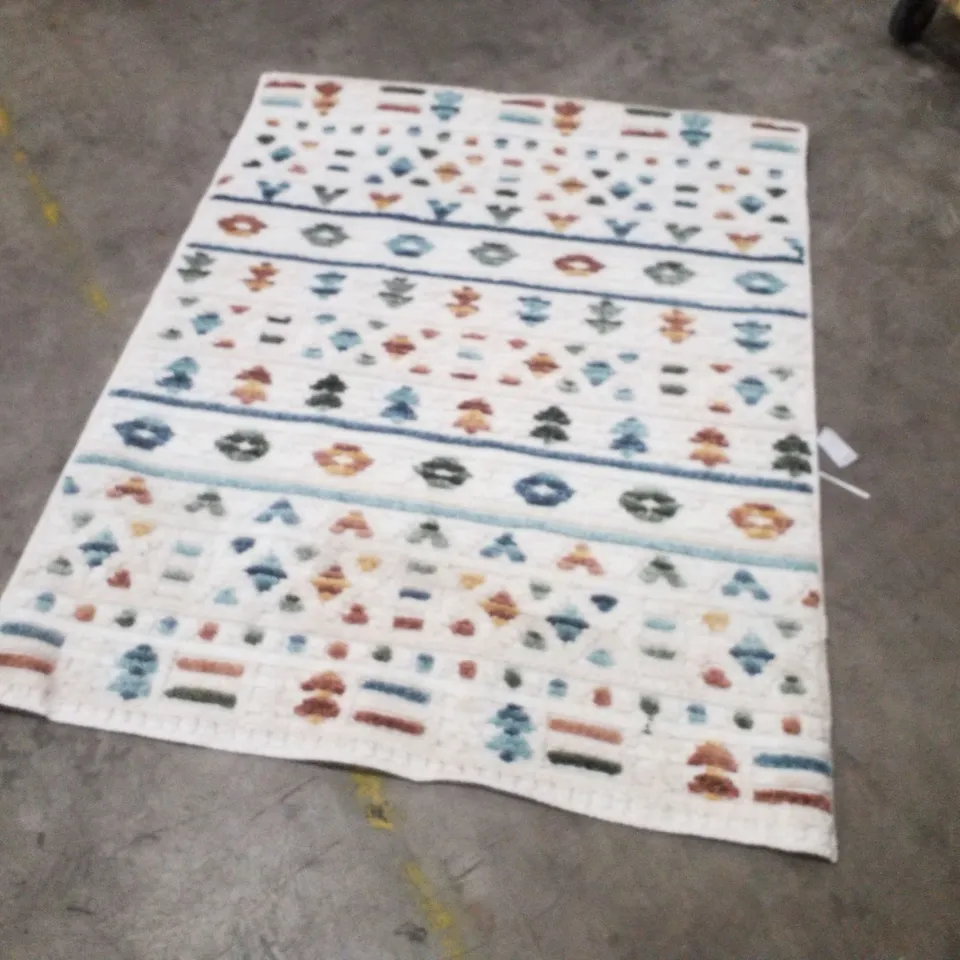 QUALITY DESIGNER AREA RUG - APPROXIMATELY 154X121CM