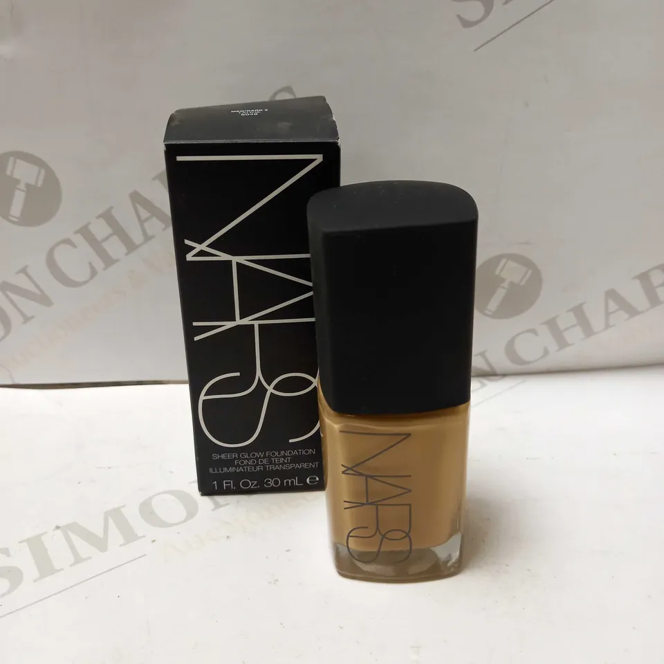 NARS SHEER GLOW FOUNDATION - TAHOE (MEDIUM DARK 2)