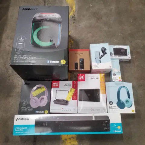 PALLET CONTAINING ASSORTED ELECTRICAL RETURNS INCLUDING BLUETOOTH PARTY SPEAKERS, WIRELESS HEADPHONES, AERIALS, 25W COMPACT SOUNDBAR, POCKET RADIO & LONG ARM PHONE HOLDER