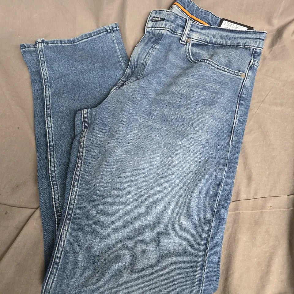 BOSS DELAWARE COMPASS JEANS IN BLUE - UK 36/34