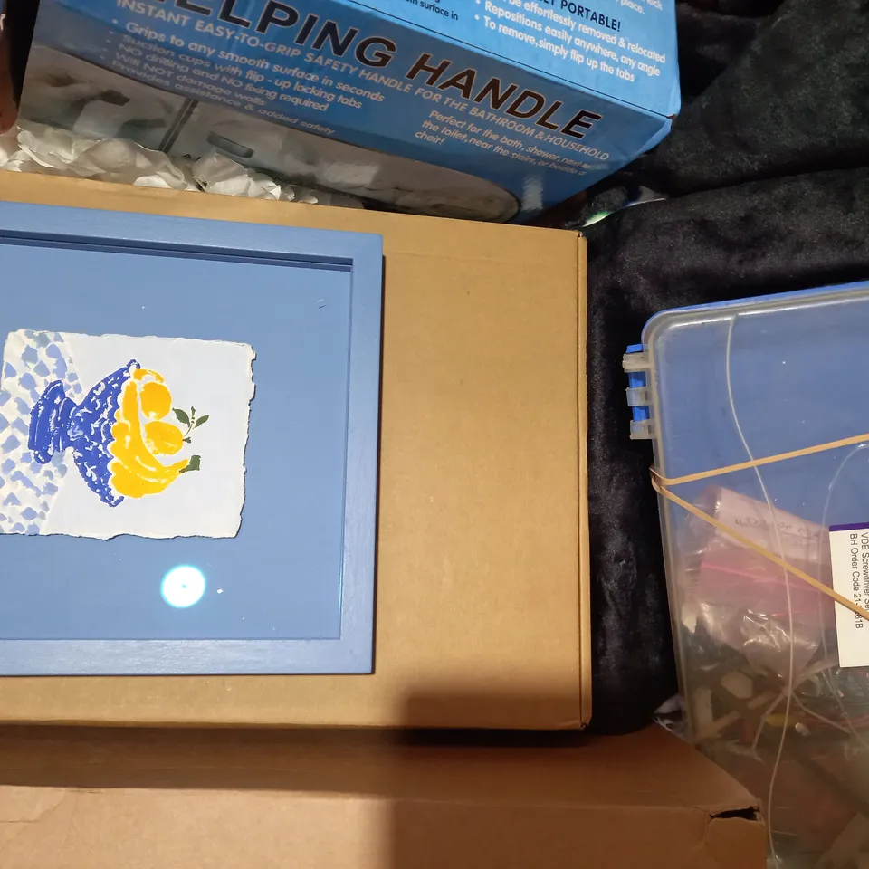 BOX OF APPROXIMATELY 15 ASSORTED HOUSEHOLD ITEMS TO INCLUDE NIGHT ZONE PILLOWCASES, OPULENCE 20PC PLASTIC PLATE SET, ETC