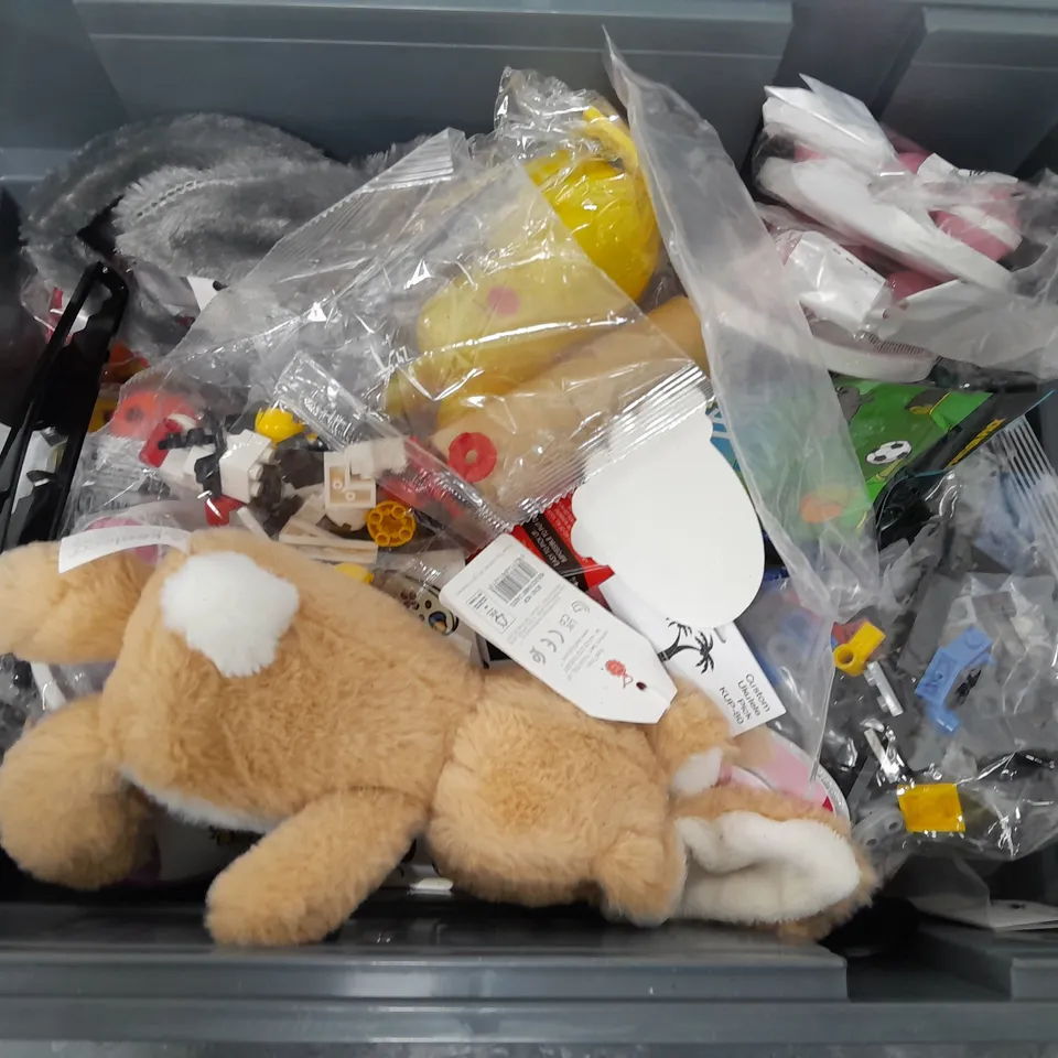 APPROXIMATELY 14 ASSORTED TOYS & GAMES PRODUCTS TO INCLUDE UNO CARD GAME, RABBIT PLUSH, PLAYING CARDS, ETC