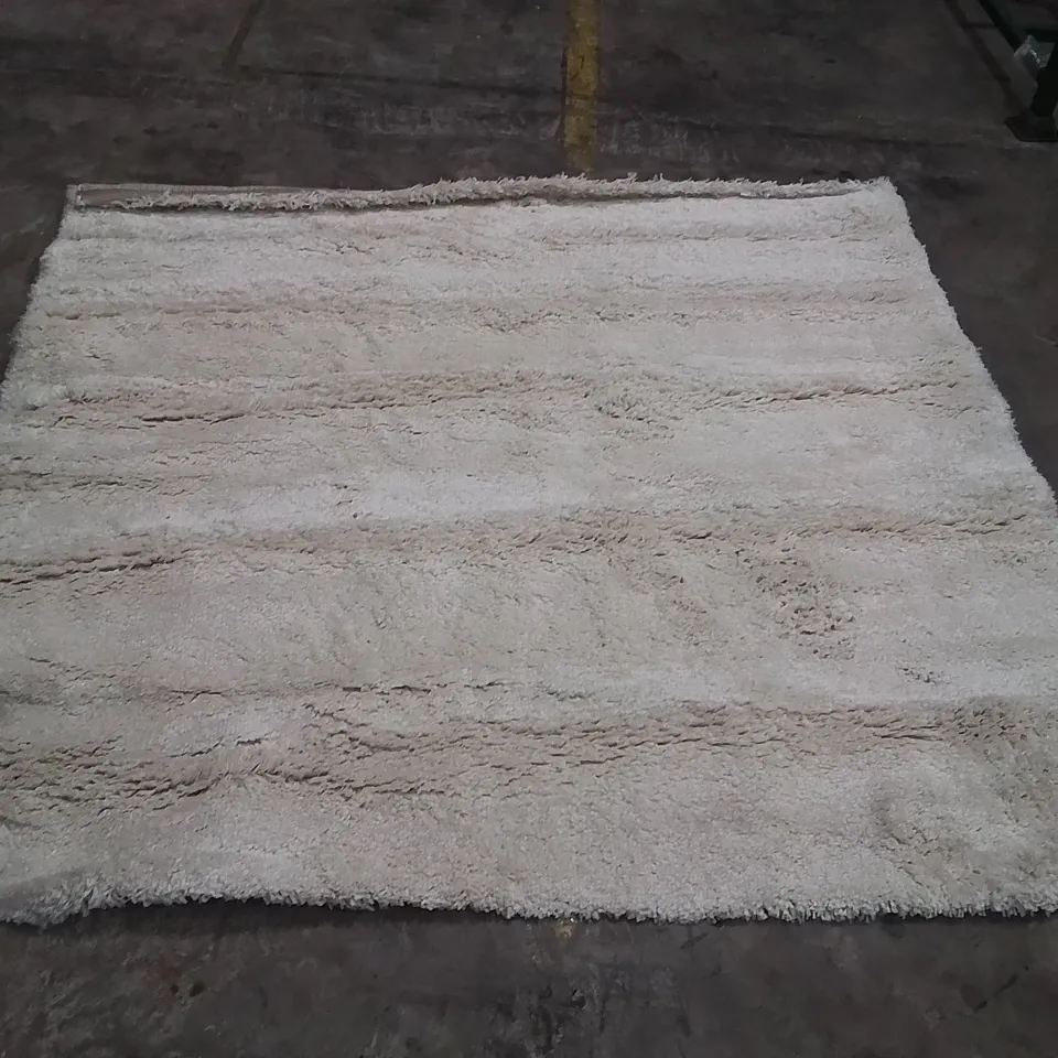 QUALITY DESIGNER AREA RUG - APPROXIMATELY 200X190