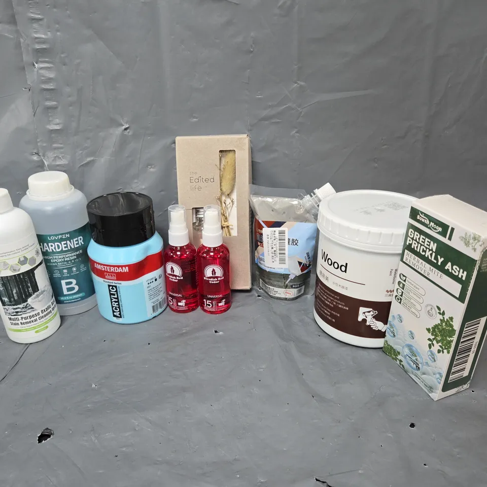 APPROXIMATELY 20 ASSORTED HOUSEHOLD ITEMS TO INCLUDE WOOD WATERBRONE PAINT, GREEN PICKLY ASH HERBAL MITE REMOVAL, STAIN REMOVAL CLEANING SPRAY, ETC - COLLECTION ONLY