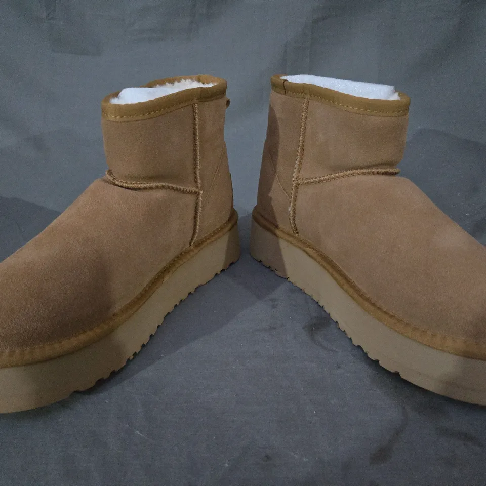 BOXED PAIR OF UGG WOMEN'S TAZZ SHOES IN CHESTNUT UK SIZE 8