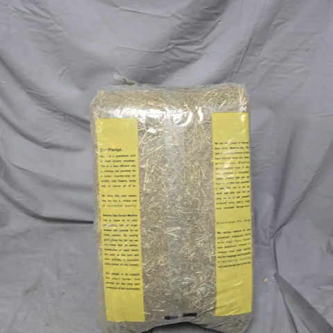 CAGE OF APPROXIMATELY 15 ASSORTED ITEMS TO INCLUDE: HAY AND DUVET INSERT