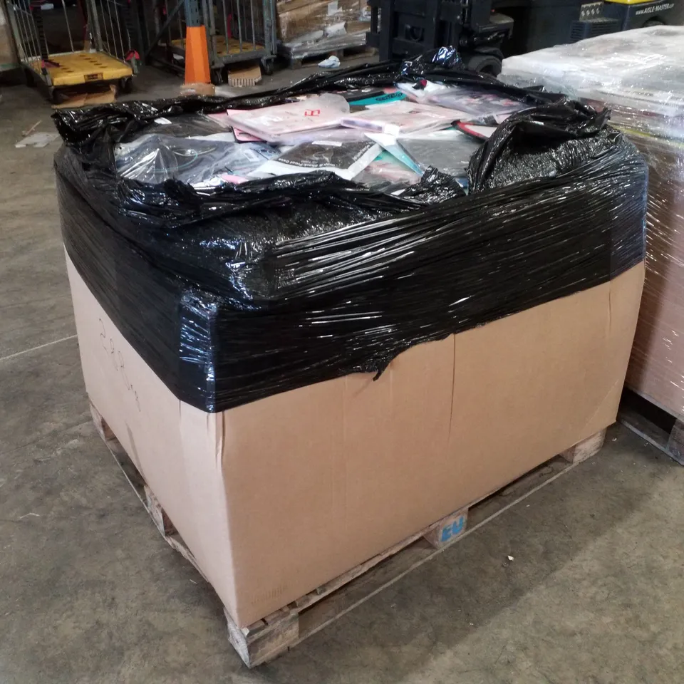 PALLET CONTAINING LARGE QUANTITY OF ASSORTED TABLET CASES