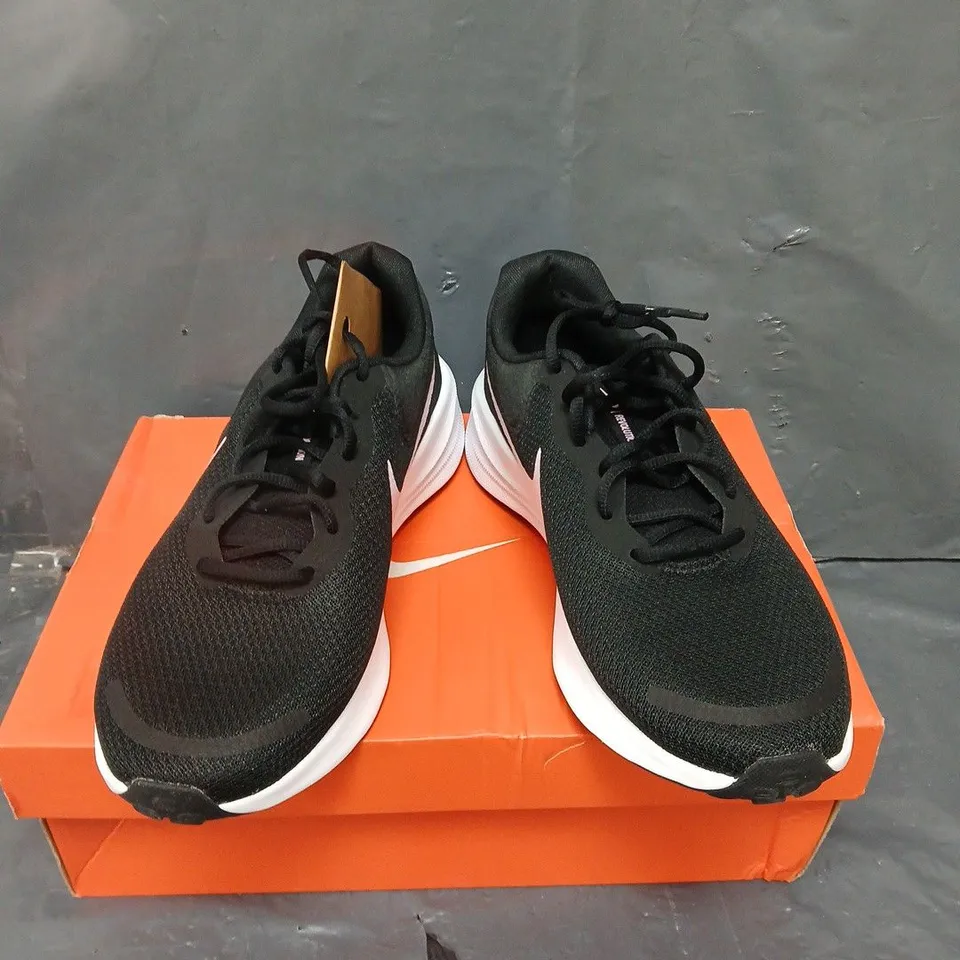 BOXED PAIR OF NIKE REVOLUTION 7 TRAINERS - 9.5