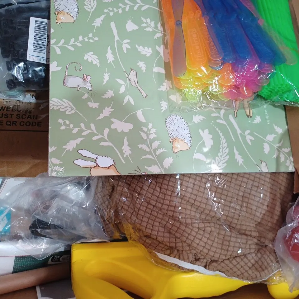 BOX OF APPROXIMATELY 20 ASSORTED HOUSEHOLD ITEMS TO INCLUDE DIY MAGNETIC WINDOW SCREEN, ELECTRIC NECK FAN, ETC